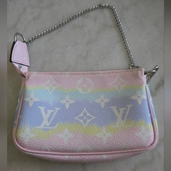 Louis Vuitton Limited Edition Escale Pastel Pochette - Picture 9 of 14